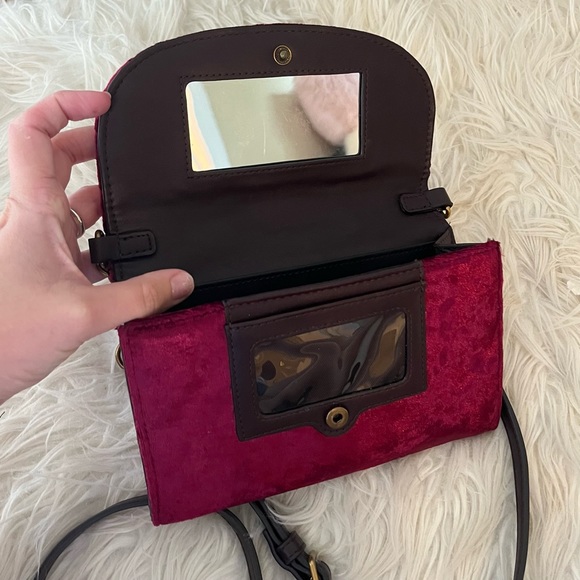 Nine West Astoria LSG Crossbody Wallet - Picture 7 of 7